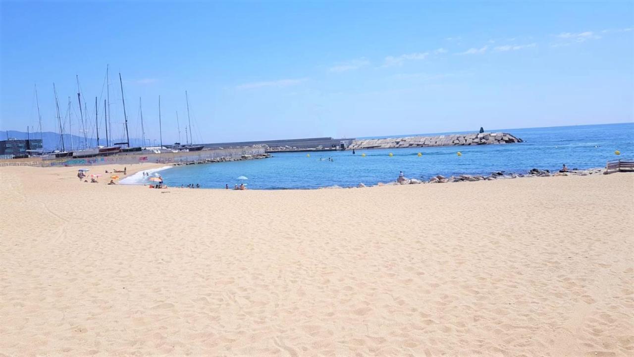 Alexandra'S Beach-Port Badalona Kültér fotó